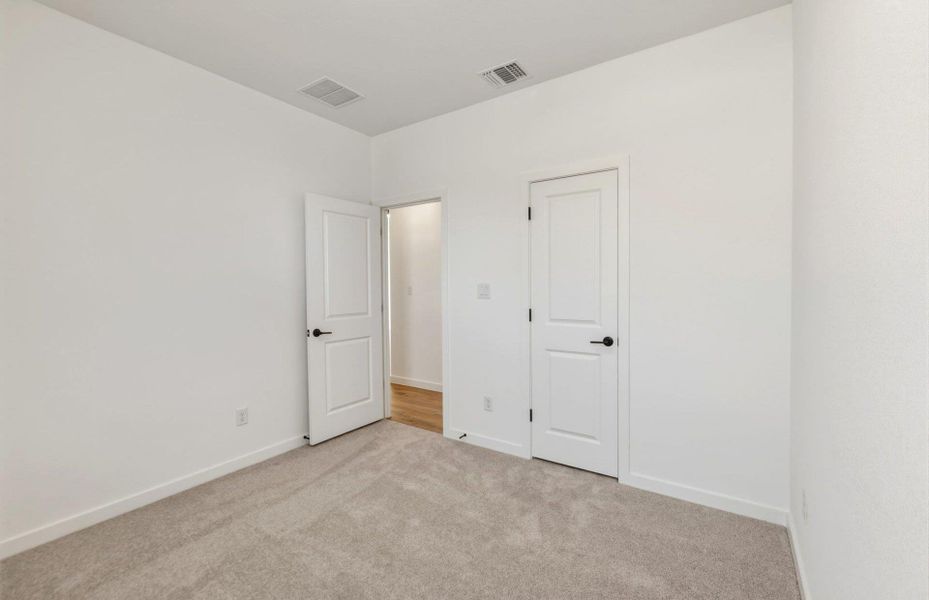 Spacious, unfurnished interior of a new home in Wolf Ranch, Georgetown (Image 15).