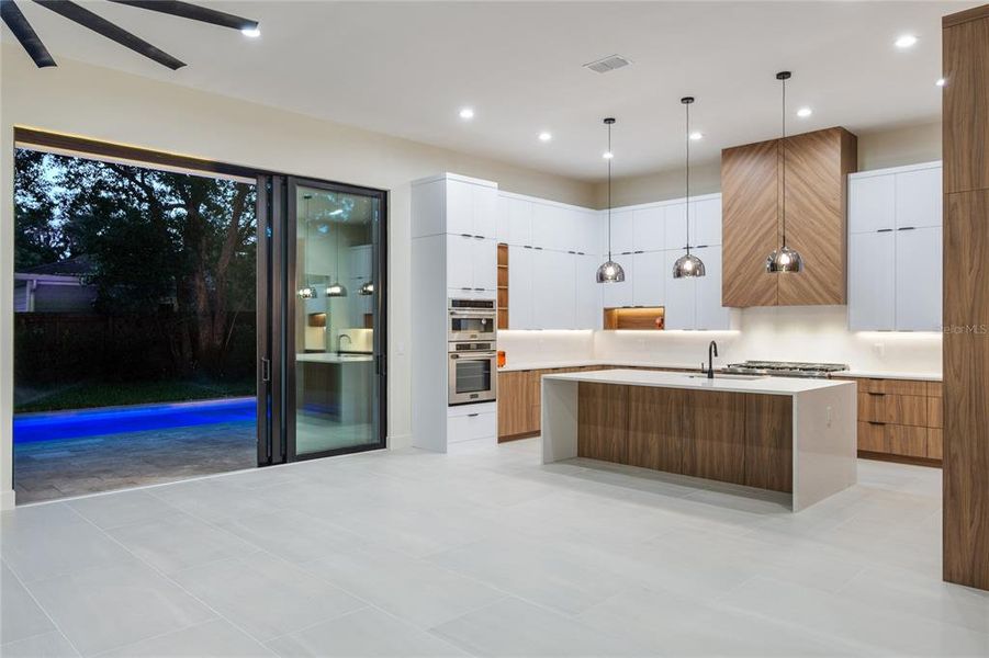 Furnished interior view inside a new home in , Orlando (Image 11).