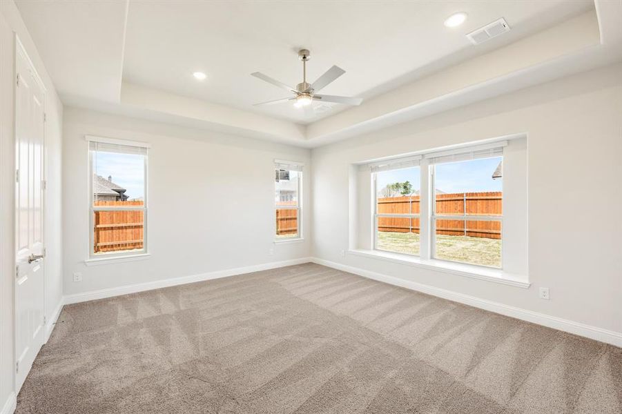 Spacious, unfurnished interior of a new home in The Oasis at North Grove 75-80, Waxahachie (Image 28). Spacious, unfurnished interior of a new home in The Oasis at North Grove 75-80, Waxahachie (Image 28).