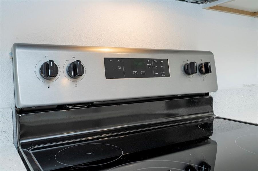 Close-up of interior finishes inside a home in , Dunnellon (Image 32).