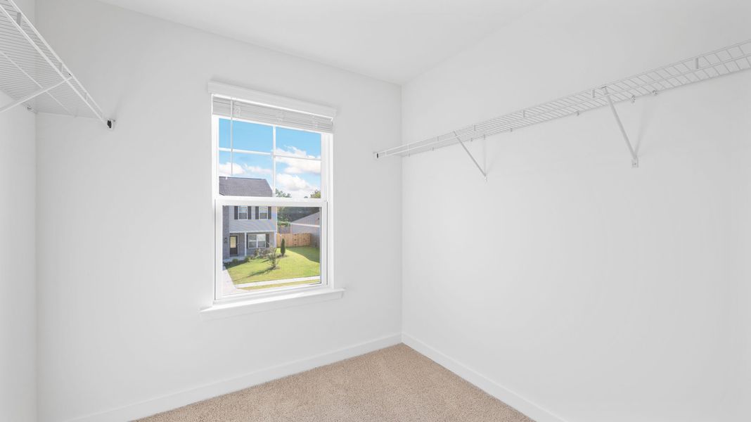 Spacious, unfurnished interior of a new home in Fairview Hills, Cleveland (Image 25).