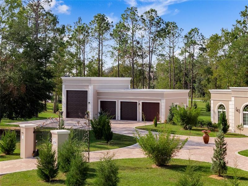 Oversized garage with RV/Boat storage