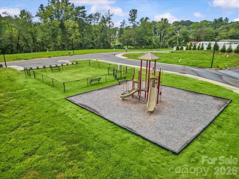 Community amenities in Clayton Crossing, Arden (Image 6).