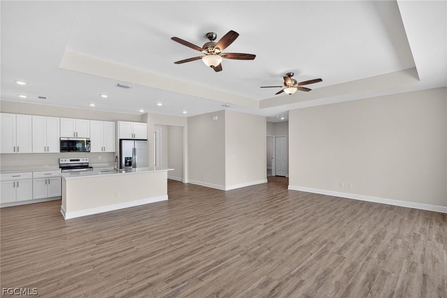 Spacious, unfurnished interior of a new home in Cape Coral, Cape Coral (Image 26).