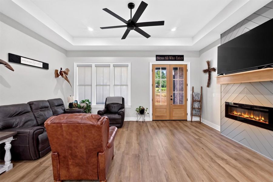 Furnished interior view inside a new home in , Kilgore (Image 17).