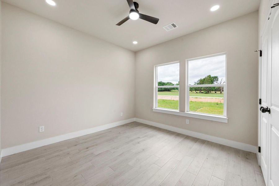 Spacious, unfurnished interior of a new home in , Franklin (Image 26).
