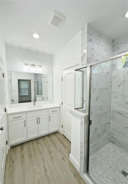 Furnished interior view inside a new home in , Waxahachie (Image 6). Furnished interior view inside a new home in , Waxahachie (Image 6).