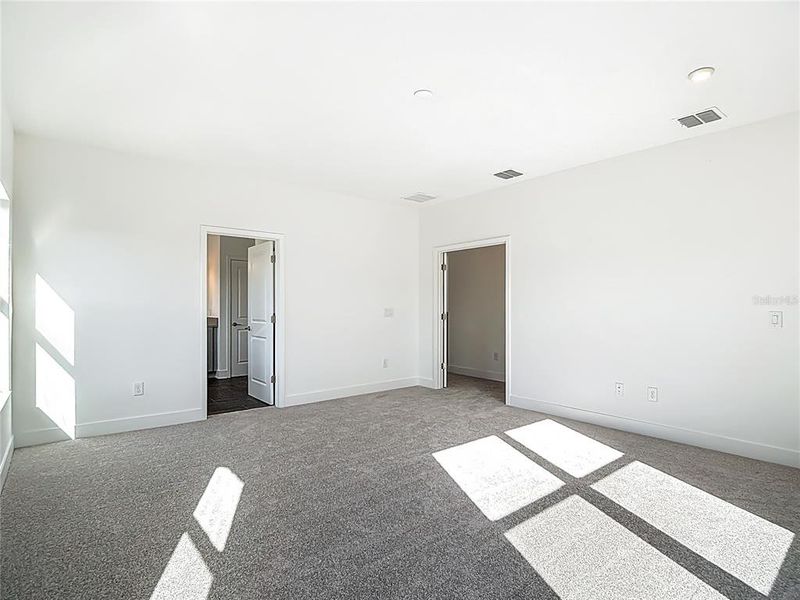 Spacious, unfurnished interior of a new home in , Tampa (Image 72).