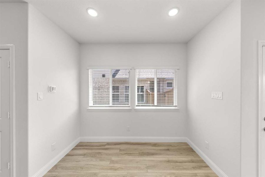 Spacious, unfurnished interior of a new home in Town Park, Princeton (Image 10).