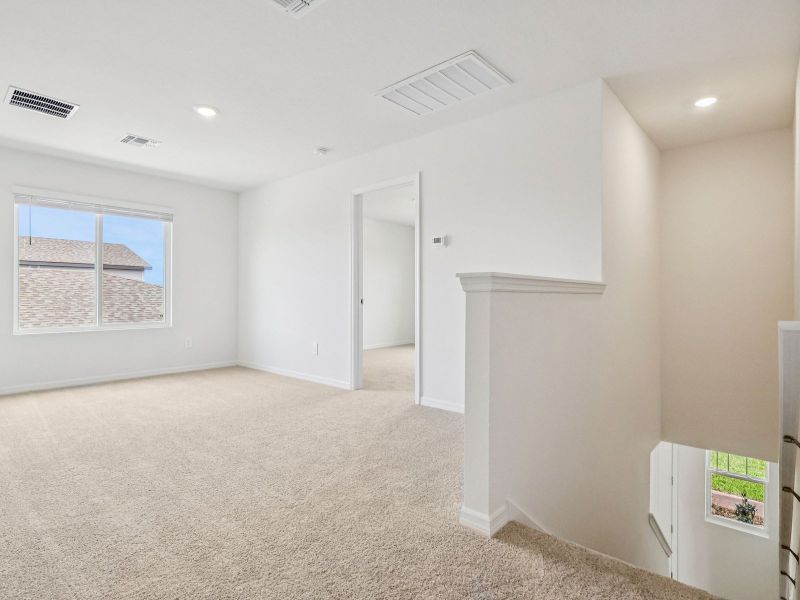 Spacious, unfurnished interior of a new home in The Meadow at Crossprairie, St. Cloud (Image 10).