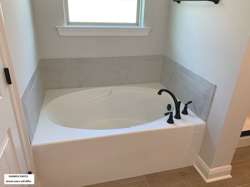 Close-up of interior finishes inside a home in Sentinel Ridge, Pace (Image 9).