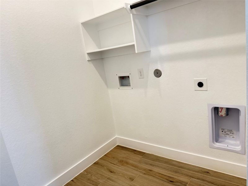 Spacious, unfurnished interior of a new home in Wood Leaf Reserve, Tomball (Image 19).