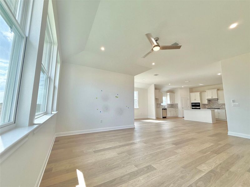 Spacious, unfurnished interior of a new home in Porter Country, Buda (Image 23).