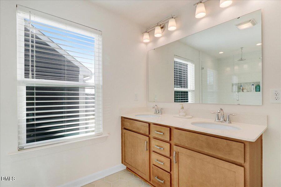 40-27 Silver Moon Ln-40 40-27 Silver Moon Ln-40