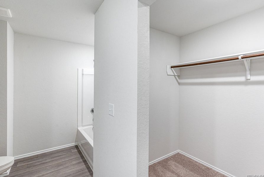 Spacious, unfurnished interior of a new home in Mission Del Lago, San Antonio (Image 27). Spacious, unfurnished interior of a new home in Mission Del Lago, San Antonio (Image 27).