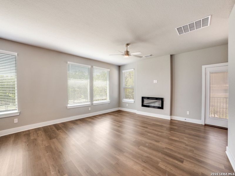 Spacious, unfurnished interior of a new home in Stillwater Ranch, San Antonio (Image 25).