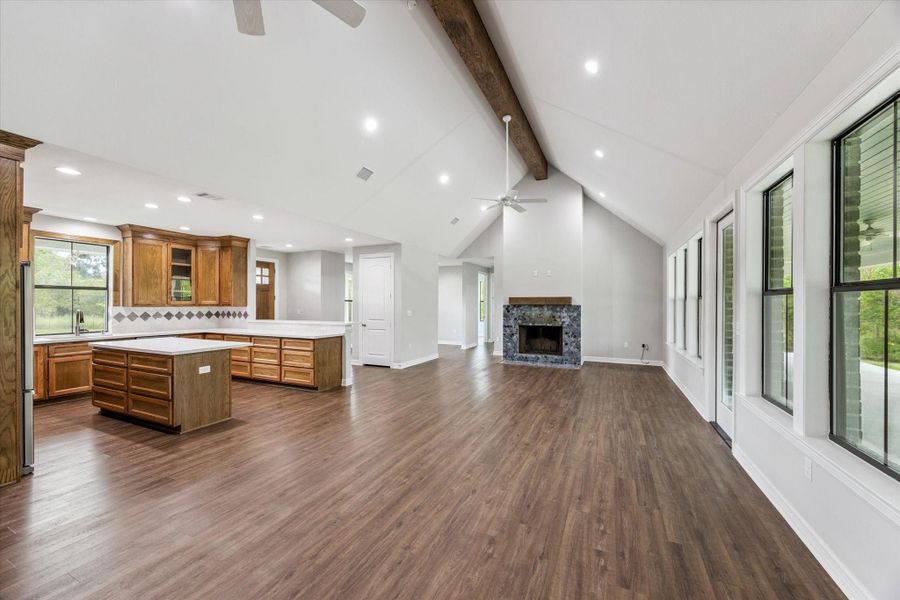 Spacious, unfurnished interior of a new home in , Fulshear (Image 22).