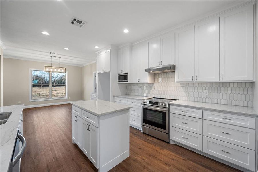 Furnished interior view inside a new home in , Corsicana (Image 5). Furnished interior view inside a new home in , Corsicana (Image 5).
