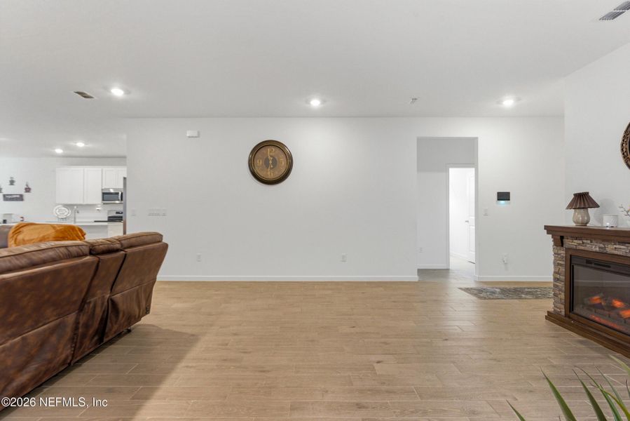Furnished interior view inside a new home in Saddle Oaks, Jacksonville (Image 18).
