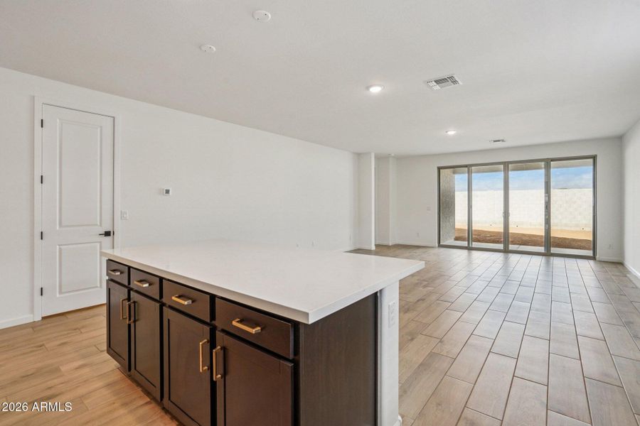 14-web-or-mls-W Camden Ave-S0301-014