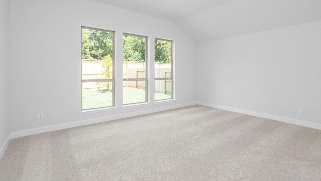 Spacious, unfurnished interior of a new home in Evergreen, Conroe (Image 15).