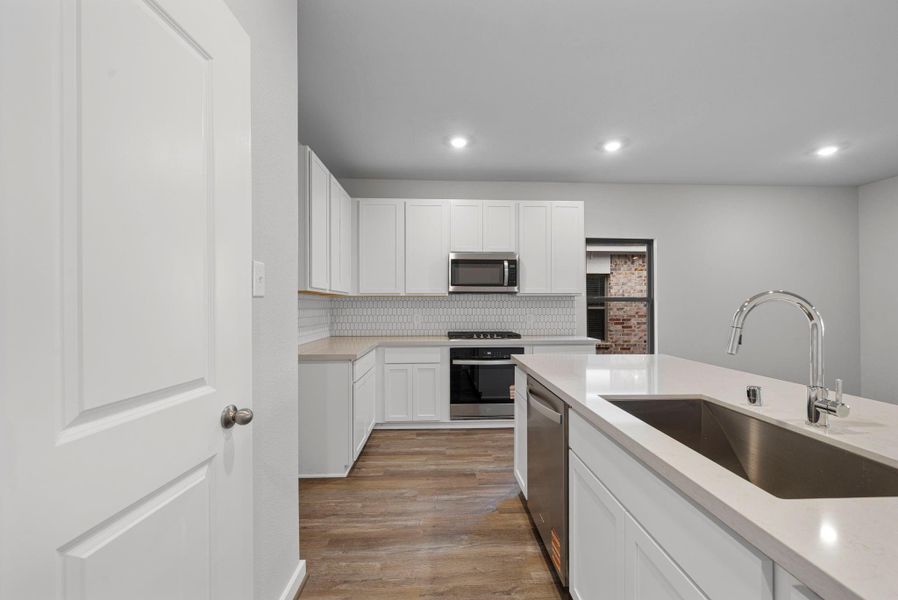 Furnished interior view inside a new home in Westridge Cove, Conroe (Image 9).
