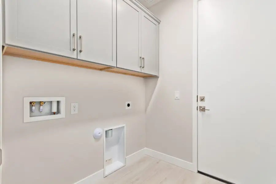 Spacious, unfurnished interior of a new home in Estrella, Goodyear (Image 19).