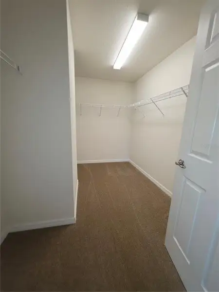 Spacious, unfurnished interior of a new home in , Citrus Springs (Image 22).