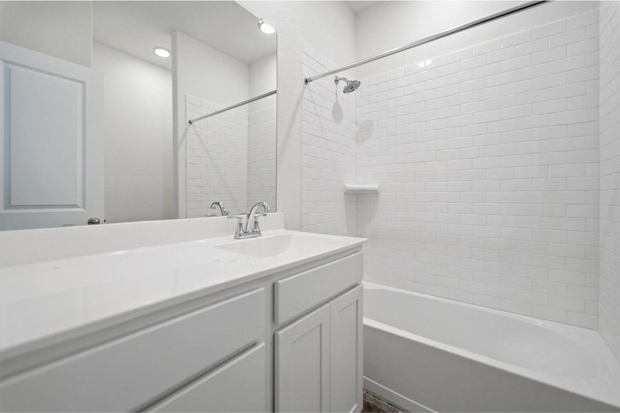 Close-up of interior finishes inside a home in Canterra Creek, Rosharon (Image 17).