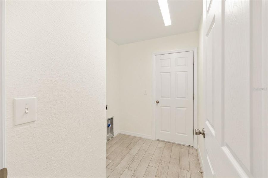 Spacious, unfurnished interior of a new home in , Ocala (Image 20).