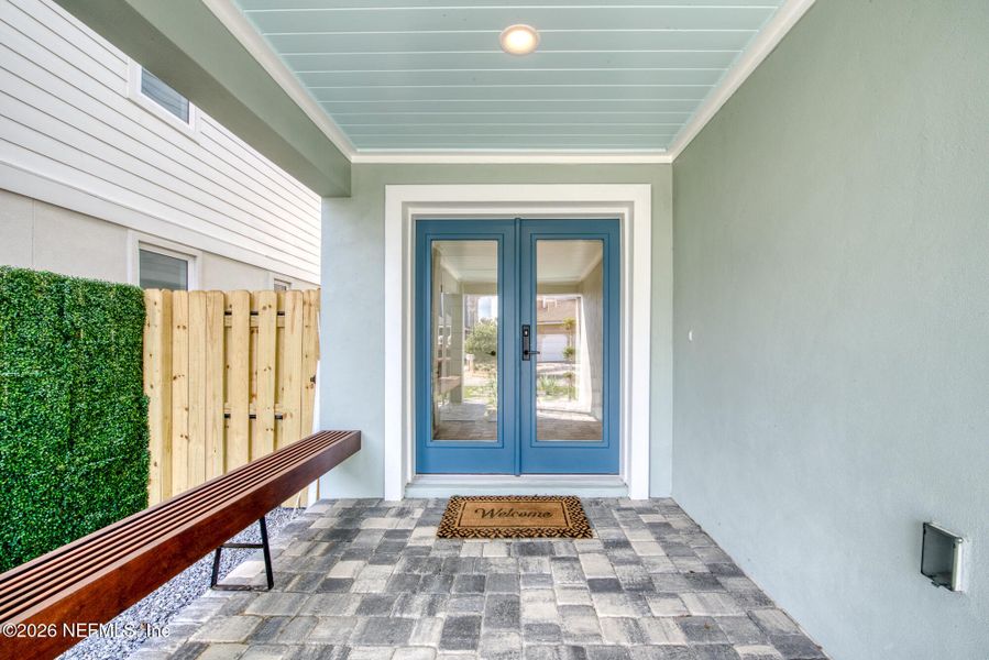 Exterior details and patio area of a home in , Jacksonville Beach (Image 20).