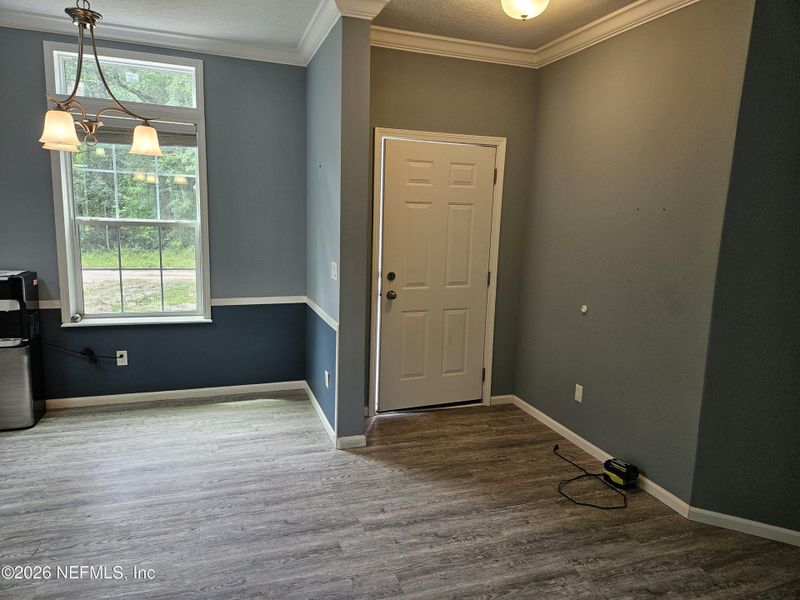 Spacious, unfurnished interior of a new home in , Middleburg (Image 9).