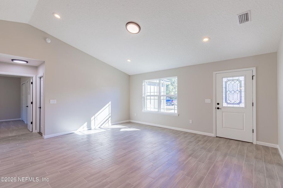 Spacious, unfurnished interior of a new home in , Keystone Heights (Image 9).