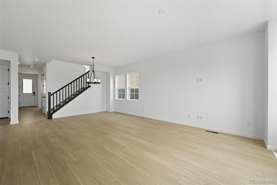 8828 Whiteclover ~ Ready Now