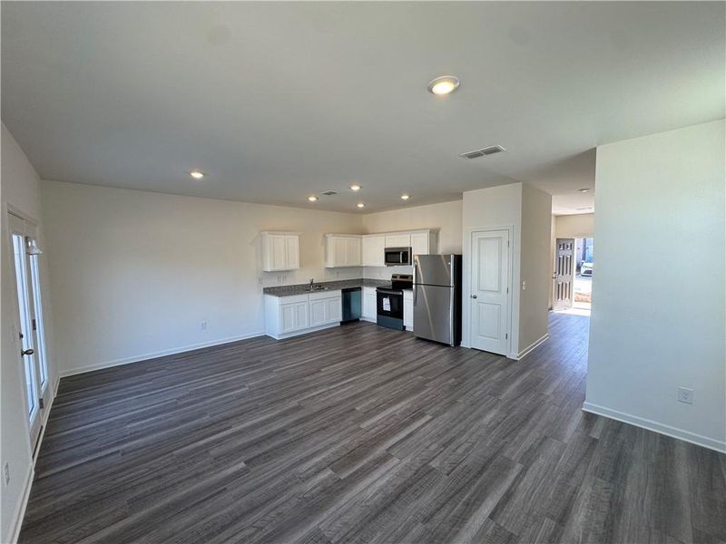Spacious, unfurnished interior of a new home in The Emery, Villa Rica (Image 11).