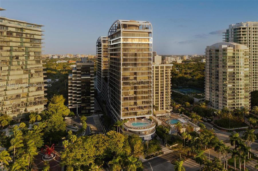 Condo located in Miami, FL showcasing its design and architecture (Image 20).