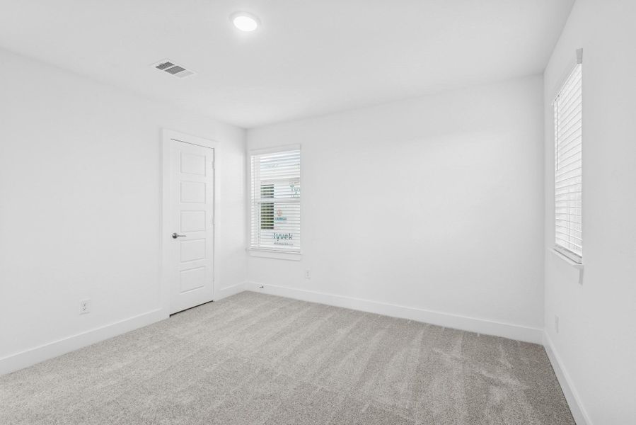 Spacious, unfurnished interior of a new home in Lago Mar, Santa Fe (Image 26).