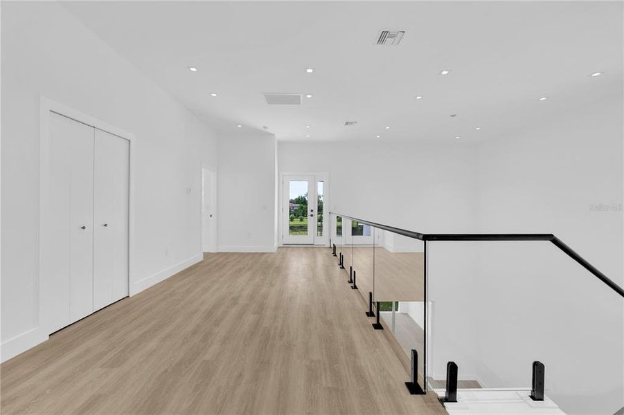 Spacious, unfurnished interior of a new home in , Windermere (Image 18).