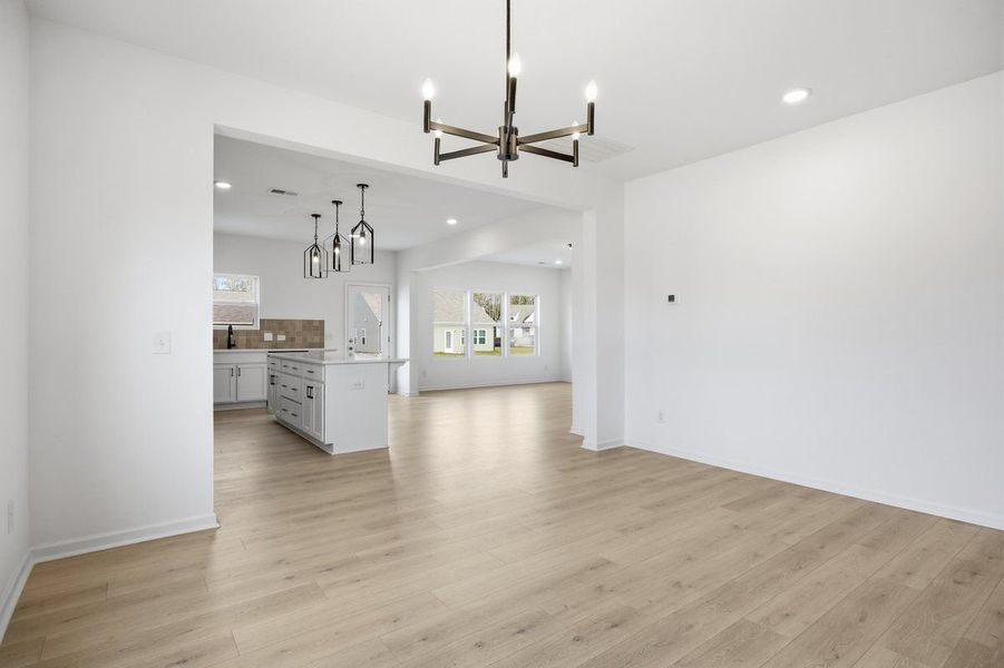 Spacious, unfurnished interior of a new home in Reeves Crossing, St. George (Image 7).