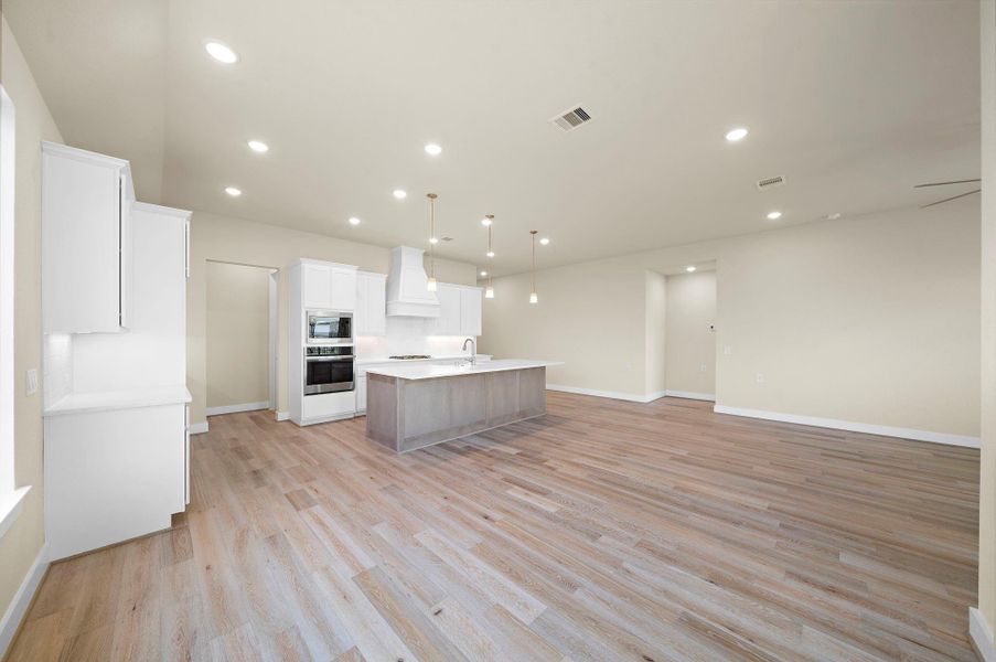 Spacious, unfurnished interior of a new home in Chambers Creek, Willis (Image 57). Spacious, unfurnished interior of a new home in Chambers Creek, Willis (Image 57).