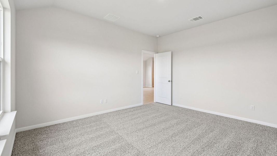 Spacious, unfurnished interior of a new home in Thunder Rock, Marble Falls (Image 20).