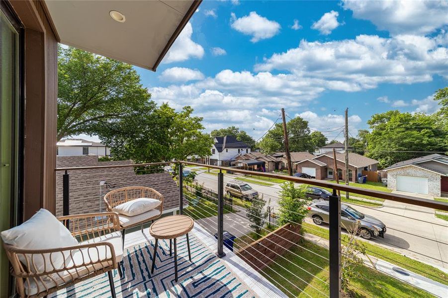 Exterior details and patio area of a home in , Dallas (Image 25).