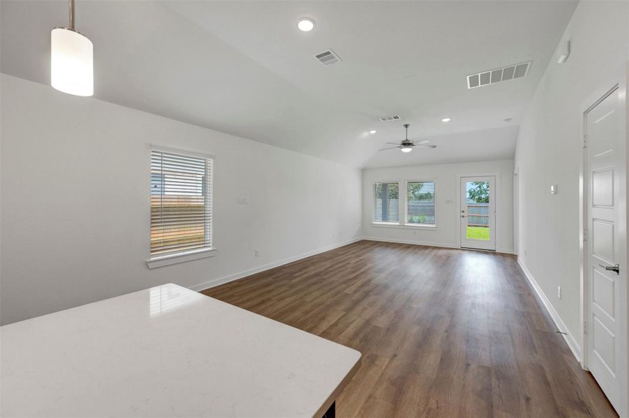 Spacious, unfurnished interior of a new home in Summerview, Fulshear (Image 23). Spacious, unfurnished interior of a new home in Summerview, Fulshear (Image 23).