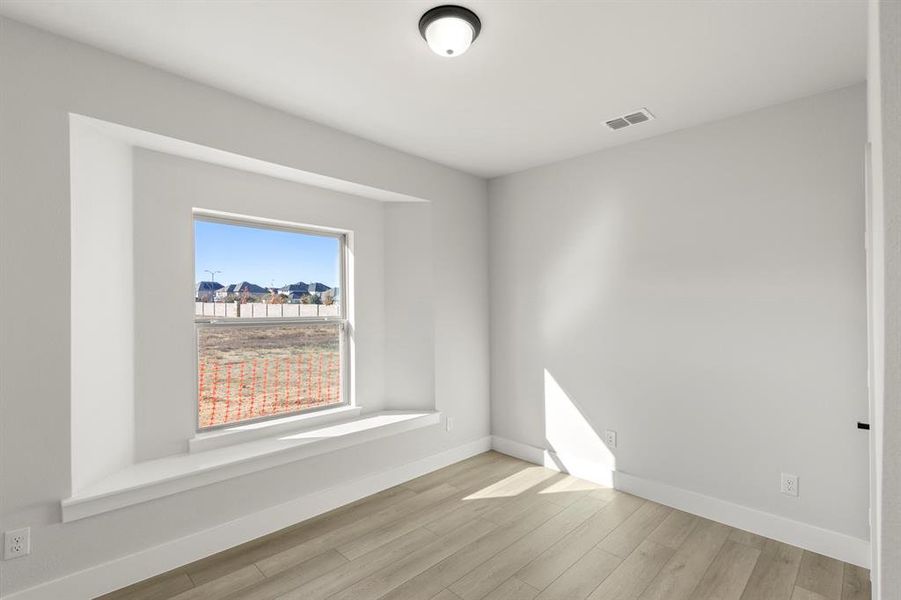 04. 2040 Valencia - Study