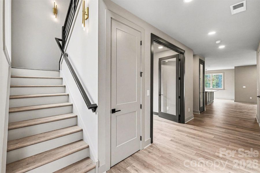 Image 33 of a home in .