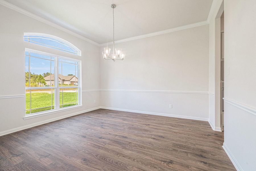 Spacious, unfurnished interior of a new home in Deer Pines, Conroe (Image 18).