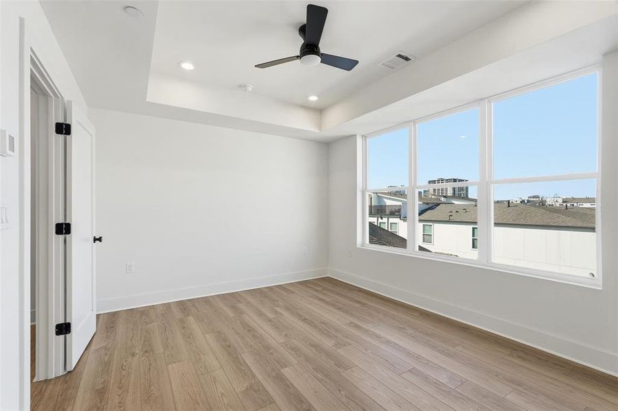 Spacious, unfurnished interior of a new home in , Dallas (Image 29).