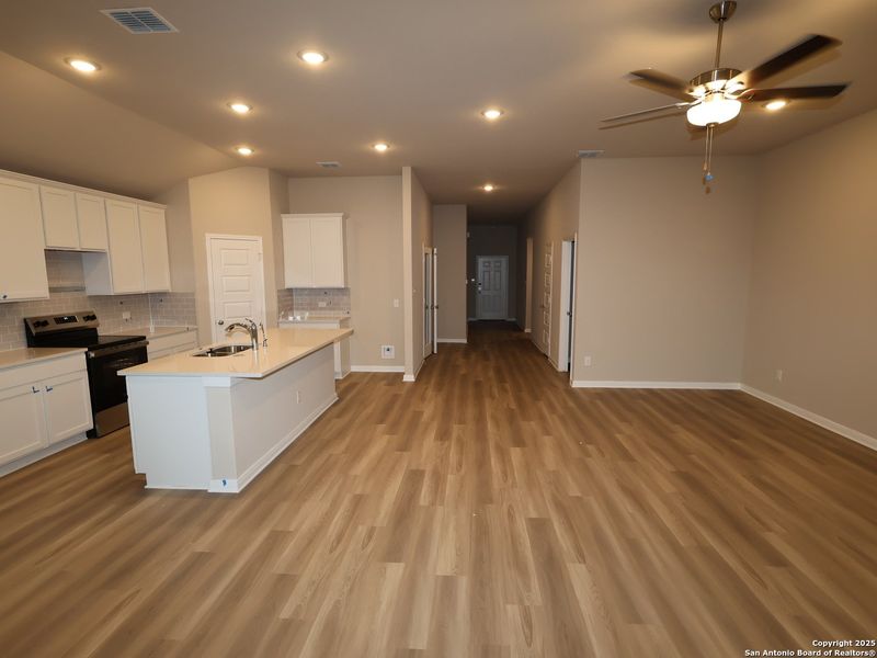 Spacious, unfurnished interior of a new home in Paloma Park, Converse (Image 20). Spacious, unfurnished interior of a new home in Paloma Park, Converse (Image 20).