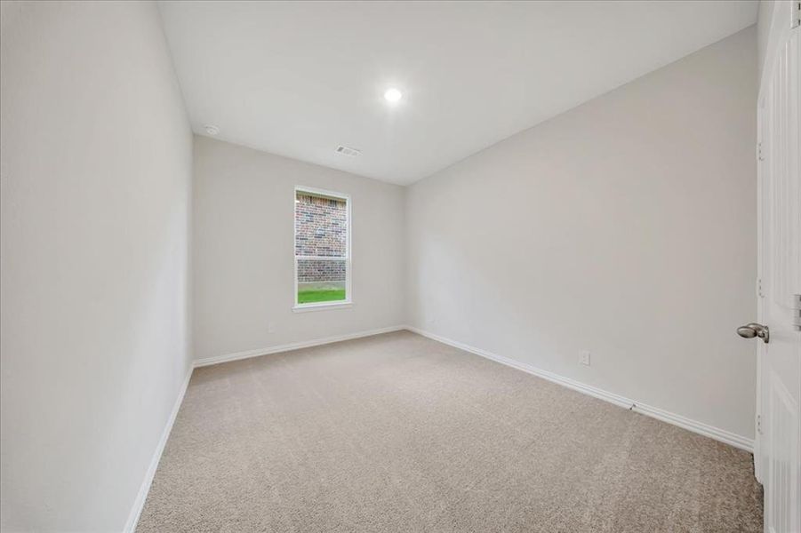 Spacious, unfurnished interior of a new home in Liberty Pointe, Gainesville (Image 15).