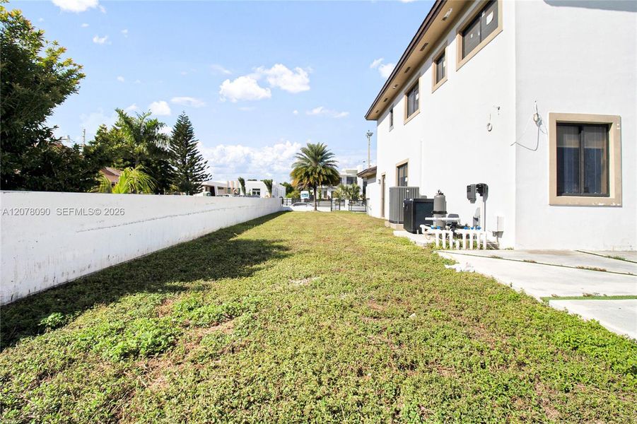 Exterior details and patio area of a home in , Miami (Image 4).